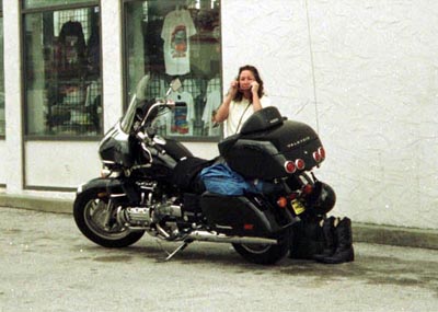 R1_F05_A_primeira_biker_e_o_primeiro_telele.jpg